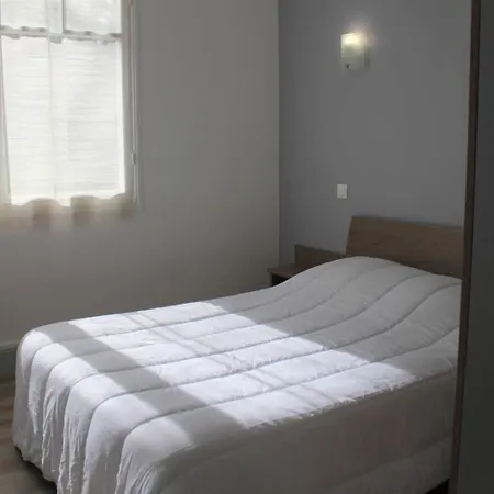 - Rez-de-chaussee Gauche - 90m De La *