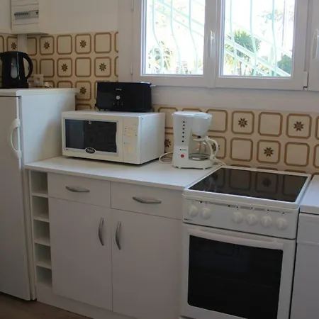 - Rez-de-chaussee Gauche - 90m De La