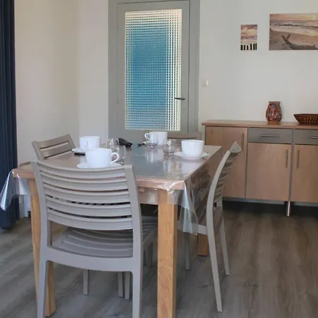 - Rez-de-chaussee Gauche - 90m De La