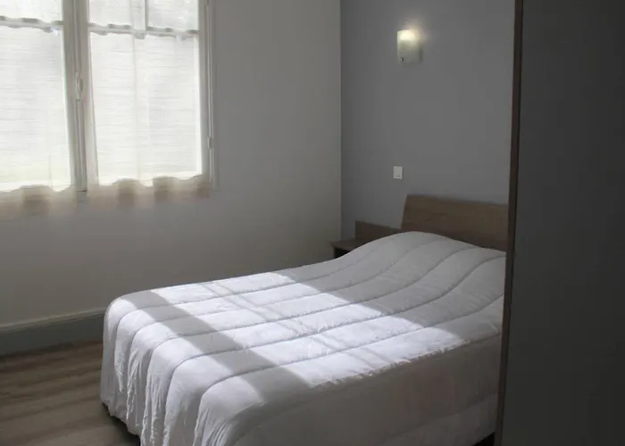 - Rez-de-chaussee Gauche - 90m De La *