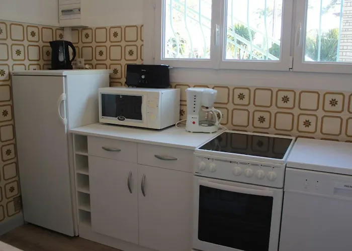 - Rez-de-chaussee Gauche - 90m De La