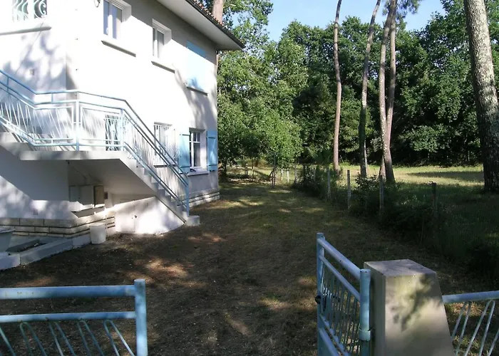 Διαμέρισμα - Rez-de-chaussee Gauche - 90m De La *