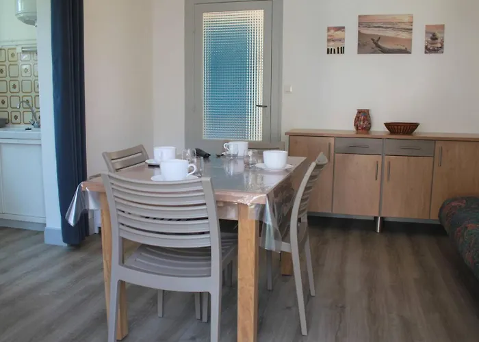 - Rez-de-chaussee Gauche - 90m De La